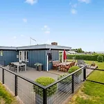 Nielsine - 250m From The Sea By Interhome