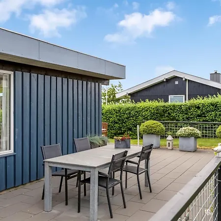 Nielsine - 250m From The Sea By Interhome