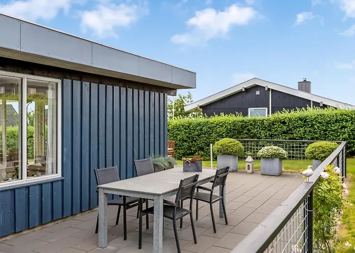 Nielsine - 250m From The Sea By Interhome