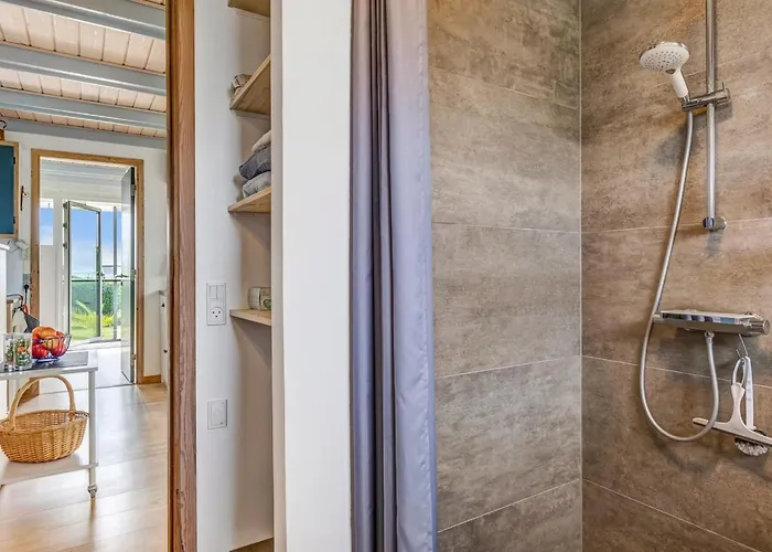 Nielsine - 250m From The Sea By Interhome